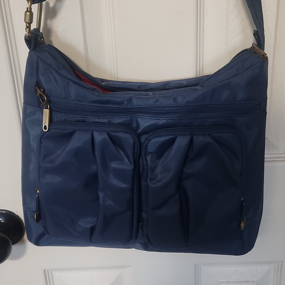 🎒Travel On Anti-Theft Bag! Blue Great Condition. New With Tags!🎒 - Picture 6 of 10